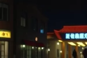 《午后三点的信》老邮局柜台与成摞信件的特写